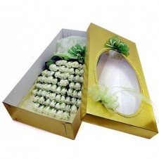 100 White Roses Boxed