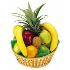 A Simple Fresh Fruit Basket